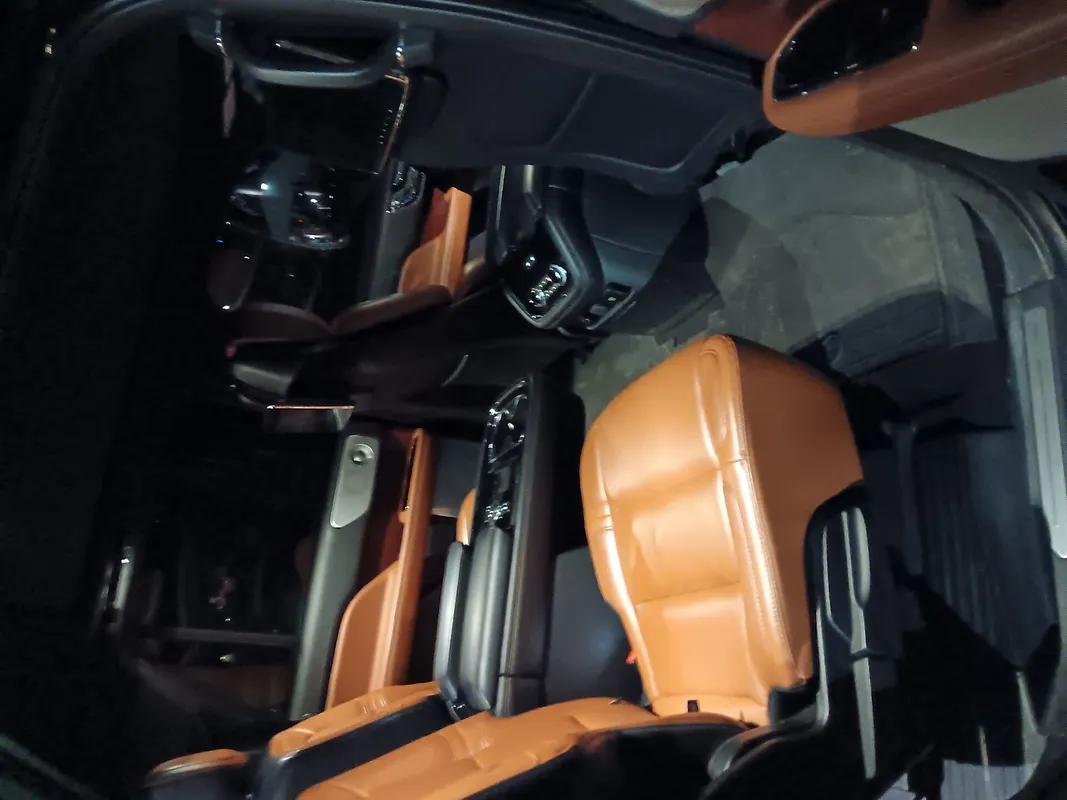 Bentley Flying Spur Mulliner executive car service Chicago - seats Up to 4